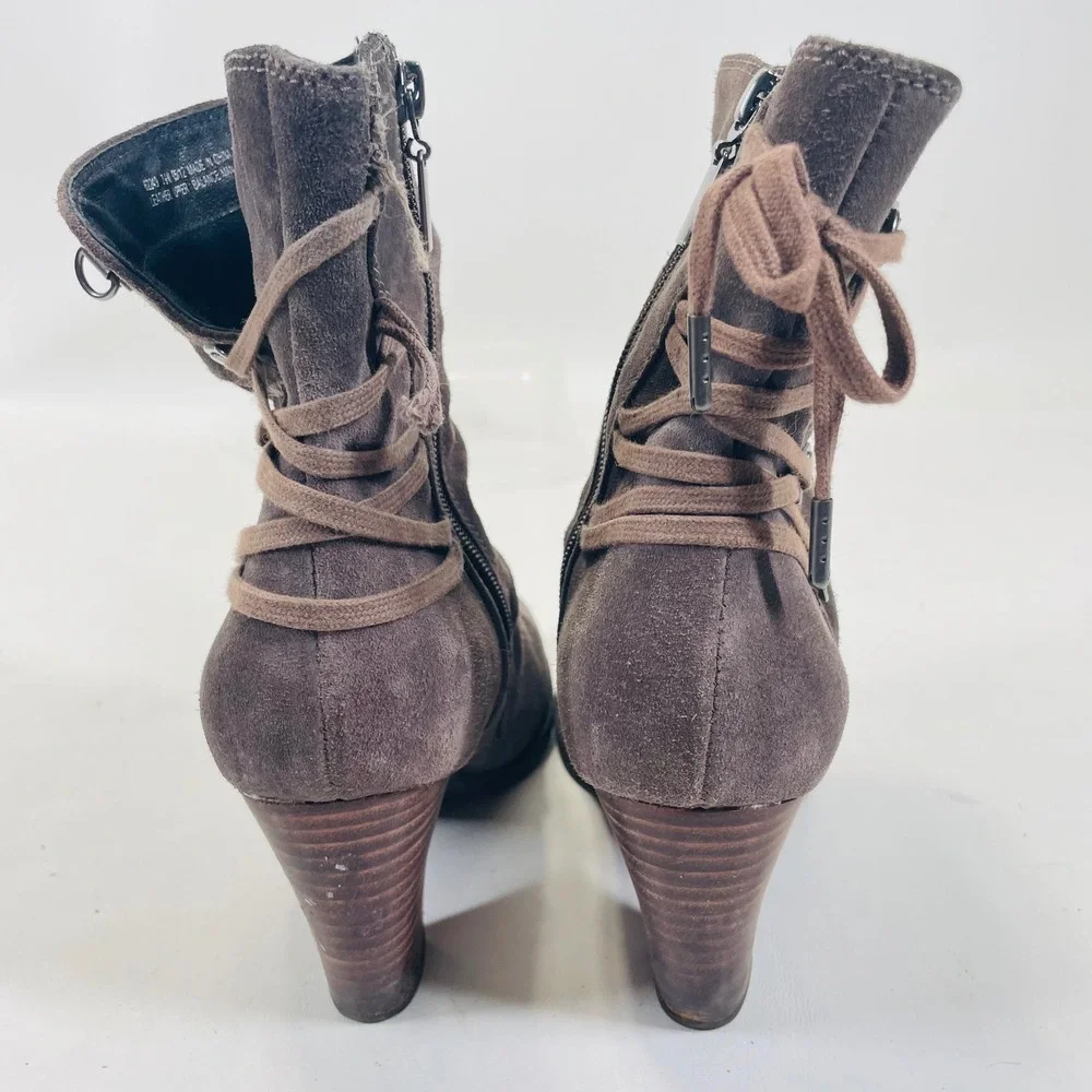 Clarks artisan suede